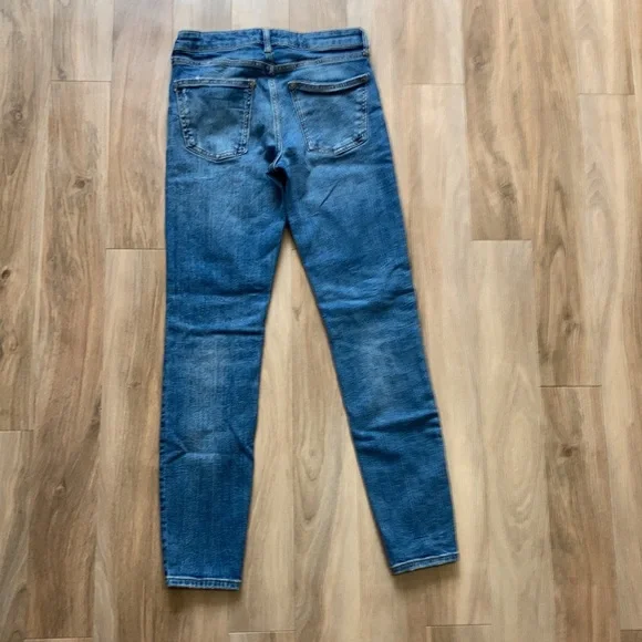 Zara jean with some distressing and stretch size 4 - Picture 13 of 14